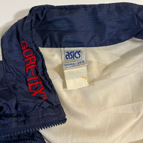 ASICS Gore-Tex running jacket - Picture 4 of 9